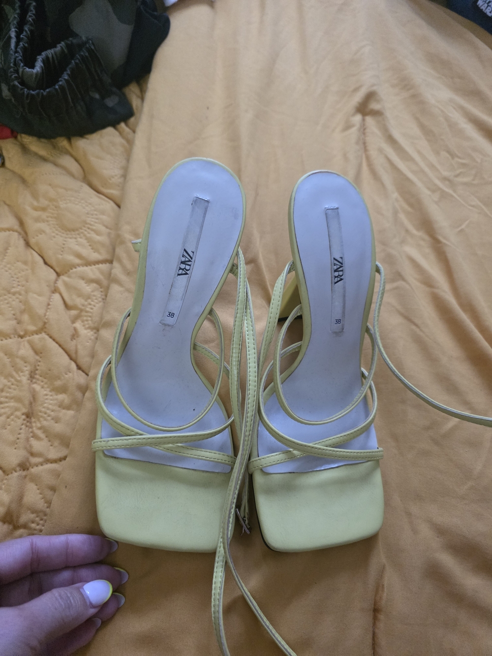 ZARA Yellow Strappy Square-Toe Sandals - Picture 7 of 7